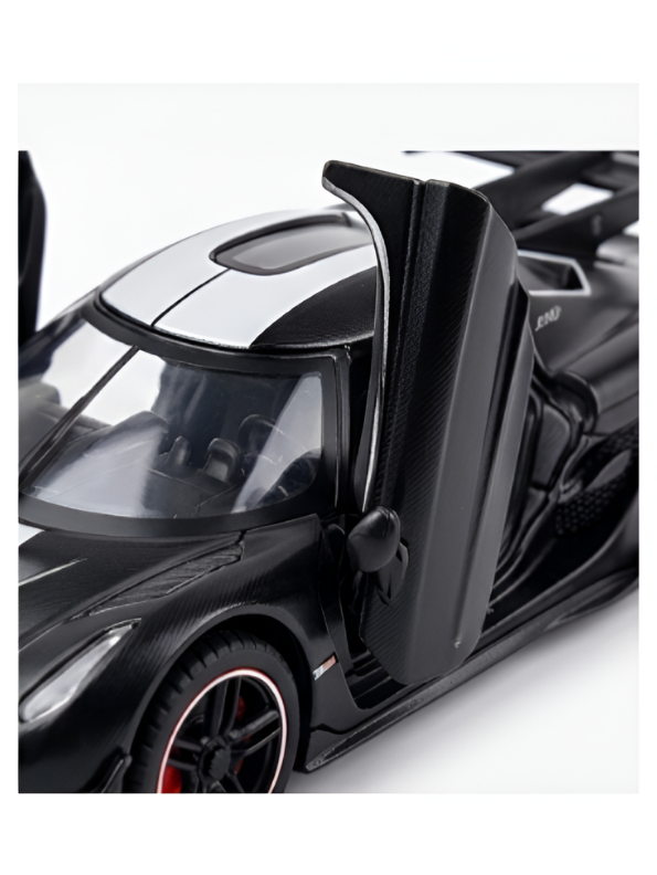 Koenigsegg Jesko Diecast Model Car 1:32 Scale with Acrylic Display Case  MD526.