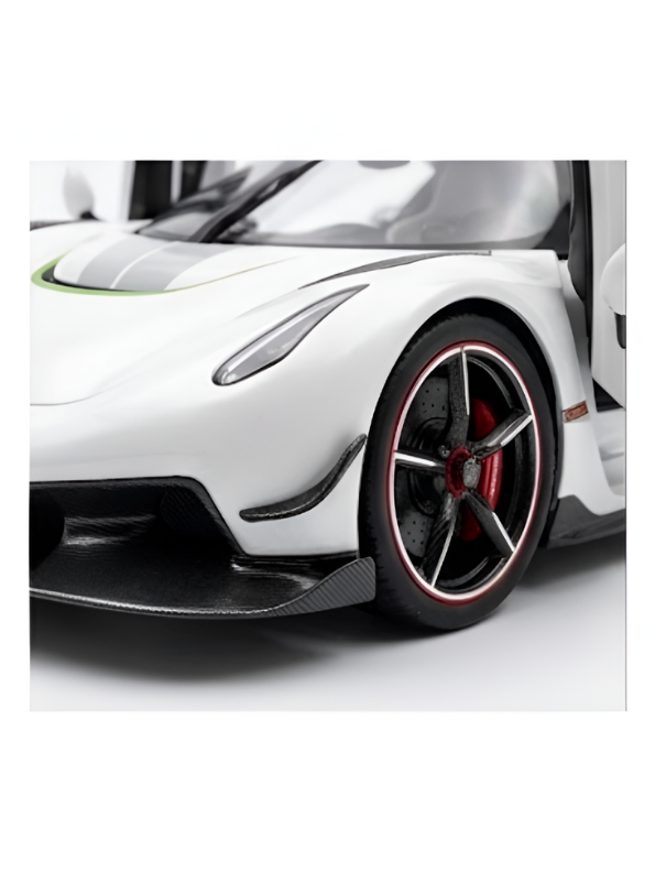 Koenigsegg Jesko Diecast Model Car 1:32 Scale with Acrylic Display Case White MD526.