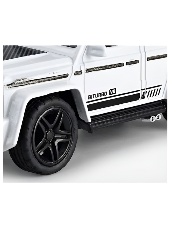 Mini 1:64 Mercedes-Benz Alloy Remote Control Car with Acrylic Display Box White MD4.